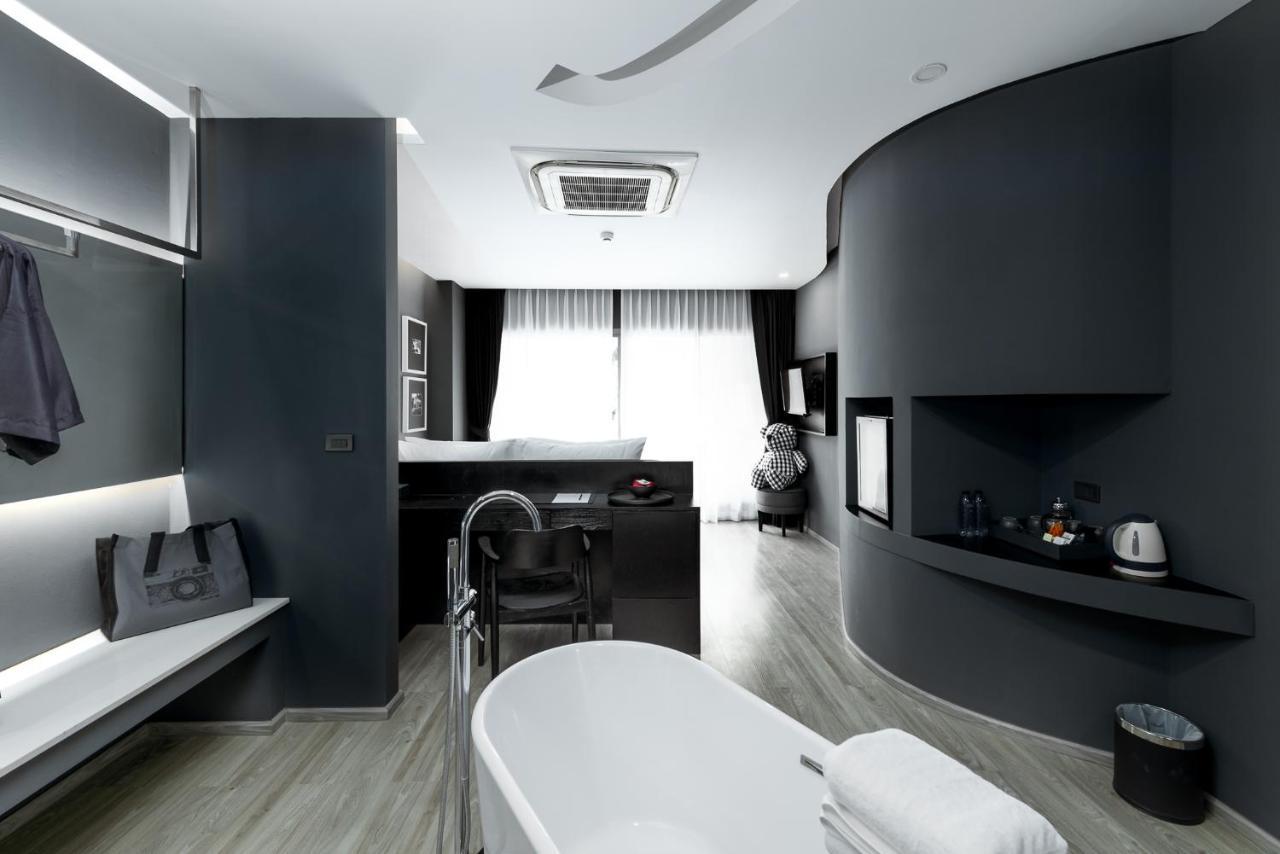 Foto Hotel Phuket Beachfront Εξωτερικό φωτογραφία Bathroom