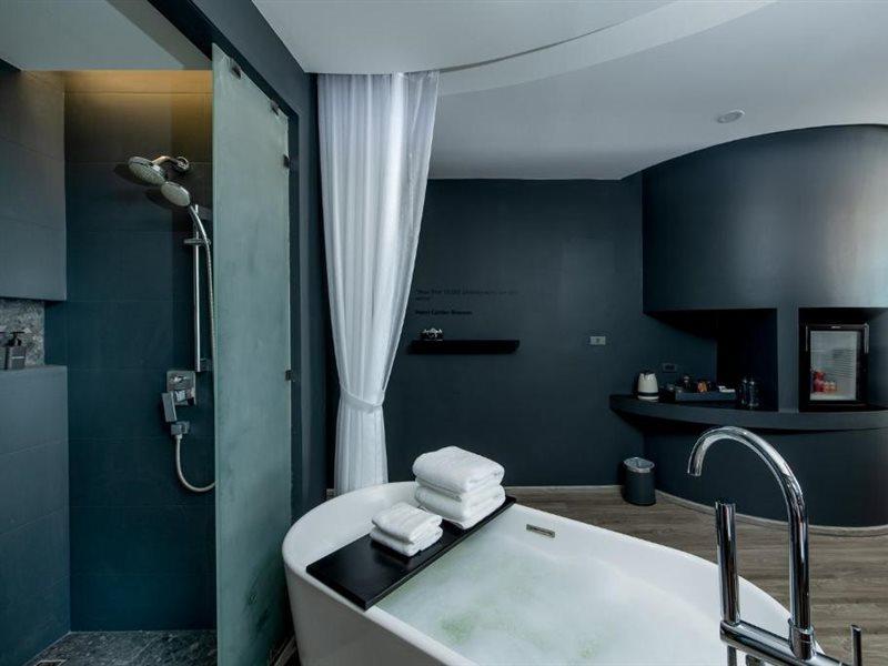 Foto Hotel Phuket Beachfront Εξωτερικό φωτογραφία Bathroom
