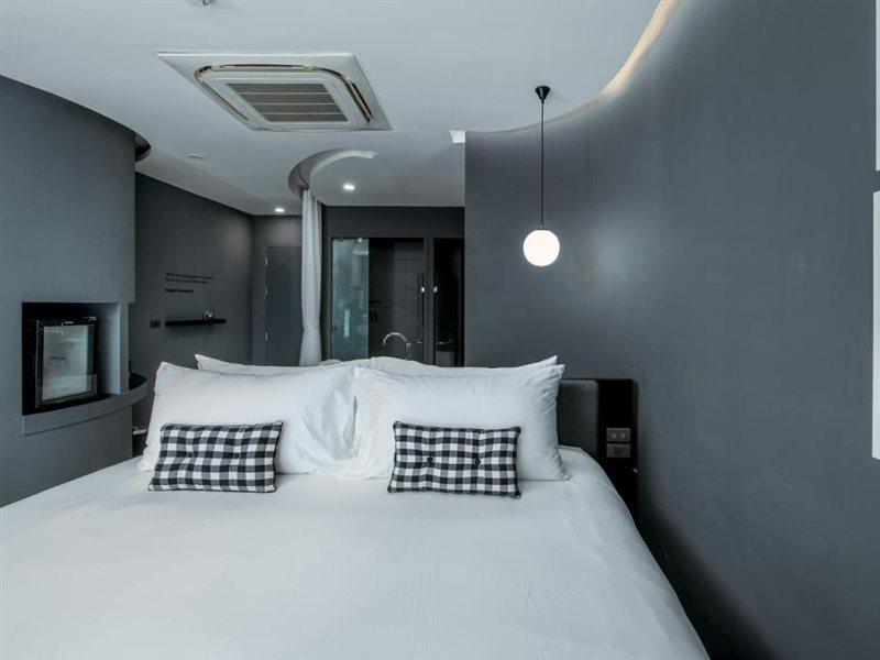 Foto Hotel Phuket Beachfront Εξωτερικό φωτογραφία A room at the hotel