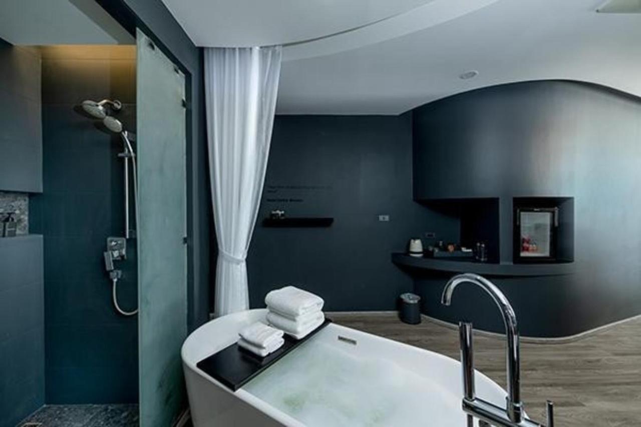 Foto Hotel Phuket Beachfront Εξωτερικό φωτογραφία Bathroom