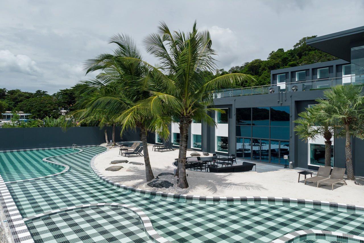 Foto Hotel Phuket Beachfront Εξωτερικό φωτογραφία The Beach Club at The Standard, Hua Hin