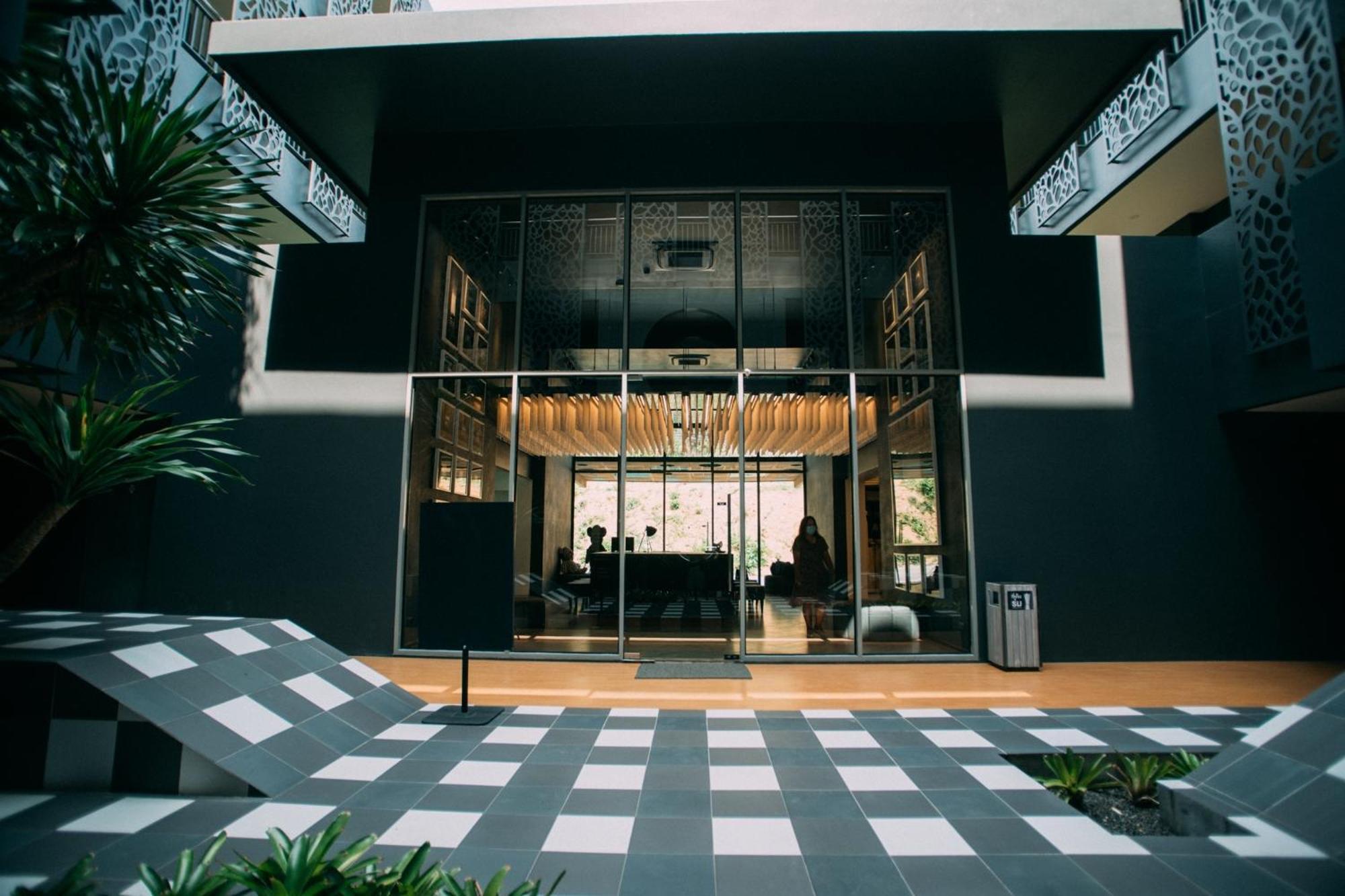 Foto Hotel Phuket Beachfront Εξωτερικό φωτογραφία The lobby of the hotel