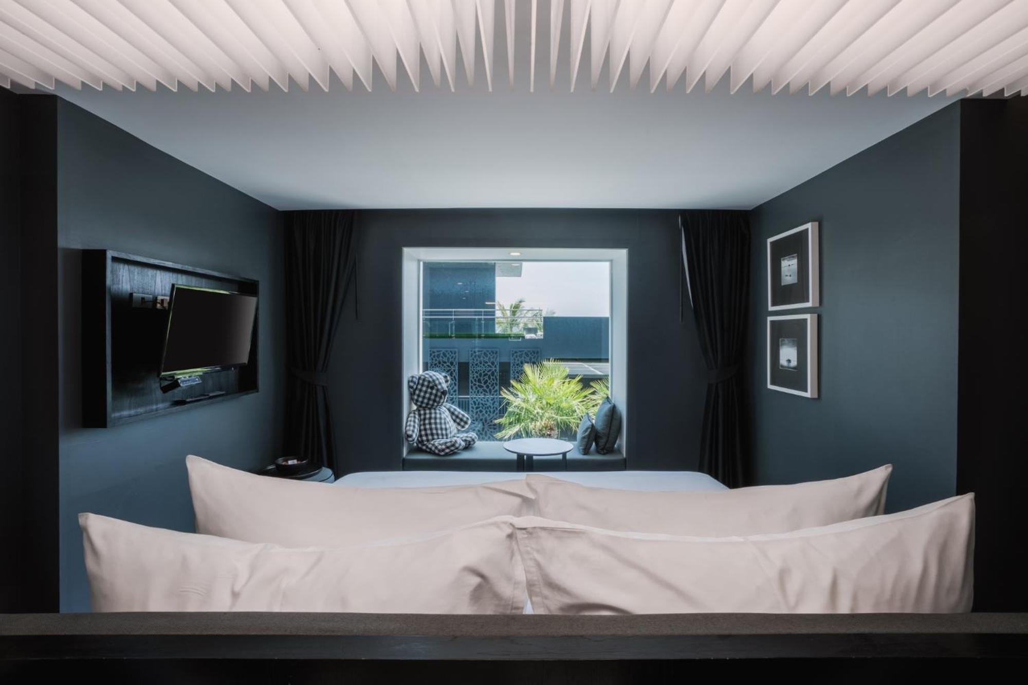 Foto Hotel Phuket Beachfront Εξωτερικό φωτογραφία A room at the hotel
